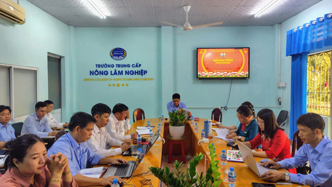 Chi bộ Trường Trung cấp Nông lâm nghiệp tổ chức họp định kỳ tháng 5 năm 2026, triển khai nhiệm vụ trọng tâm